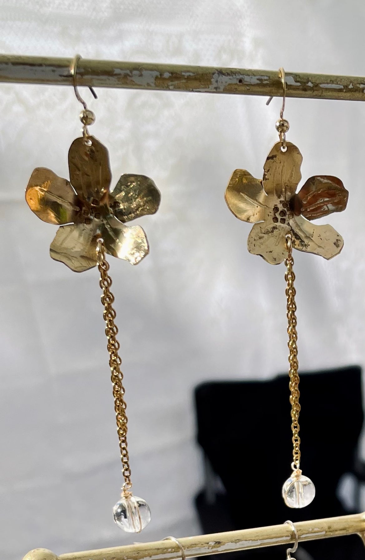 Brass Pantallas dangles, flor maga