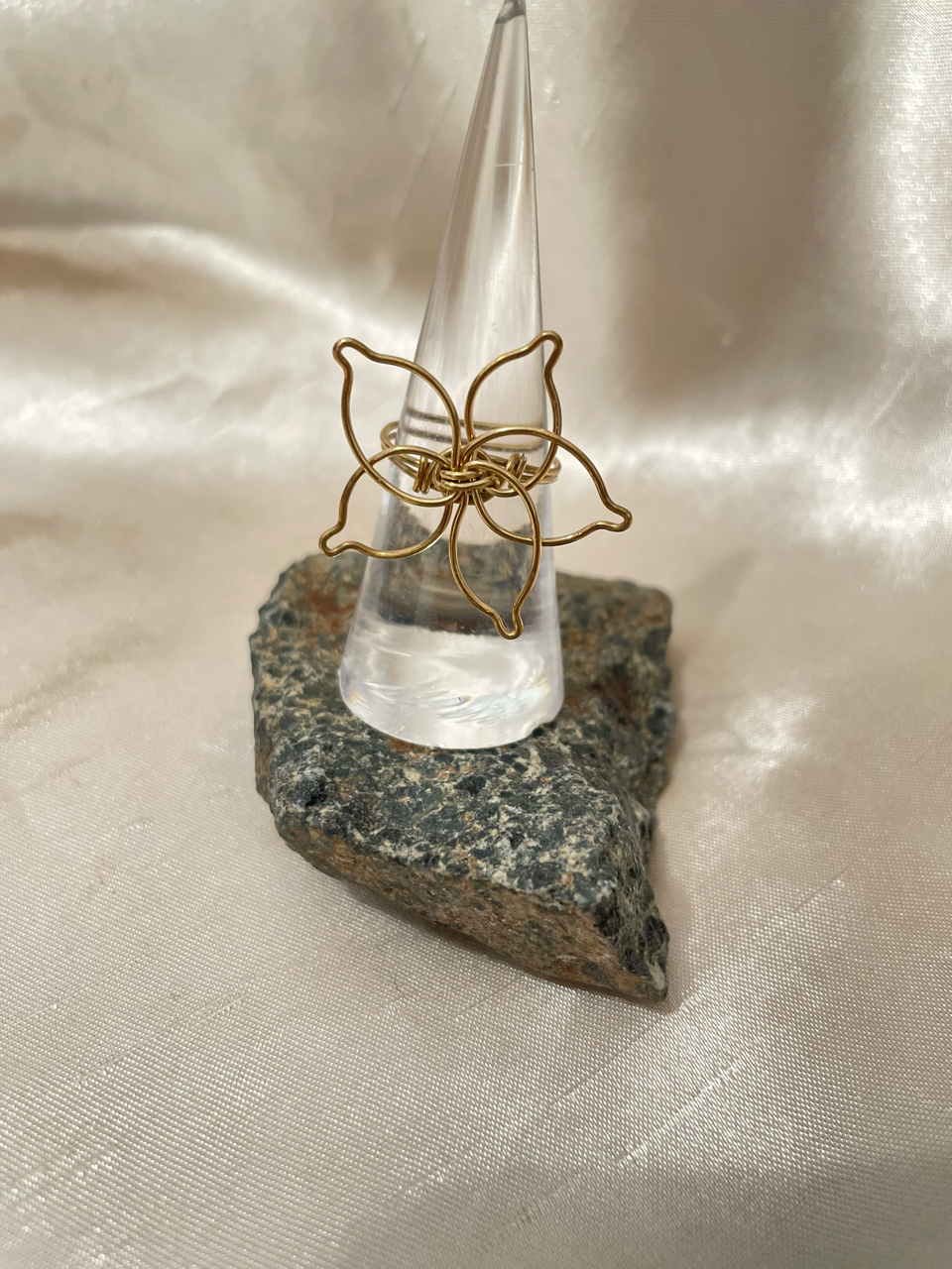 Sortija de flor, sortija alambrado flor maga