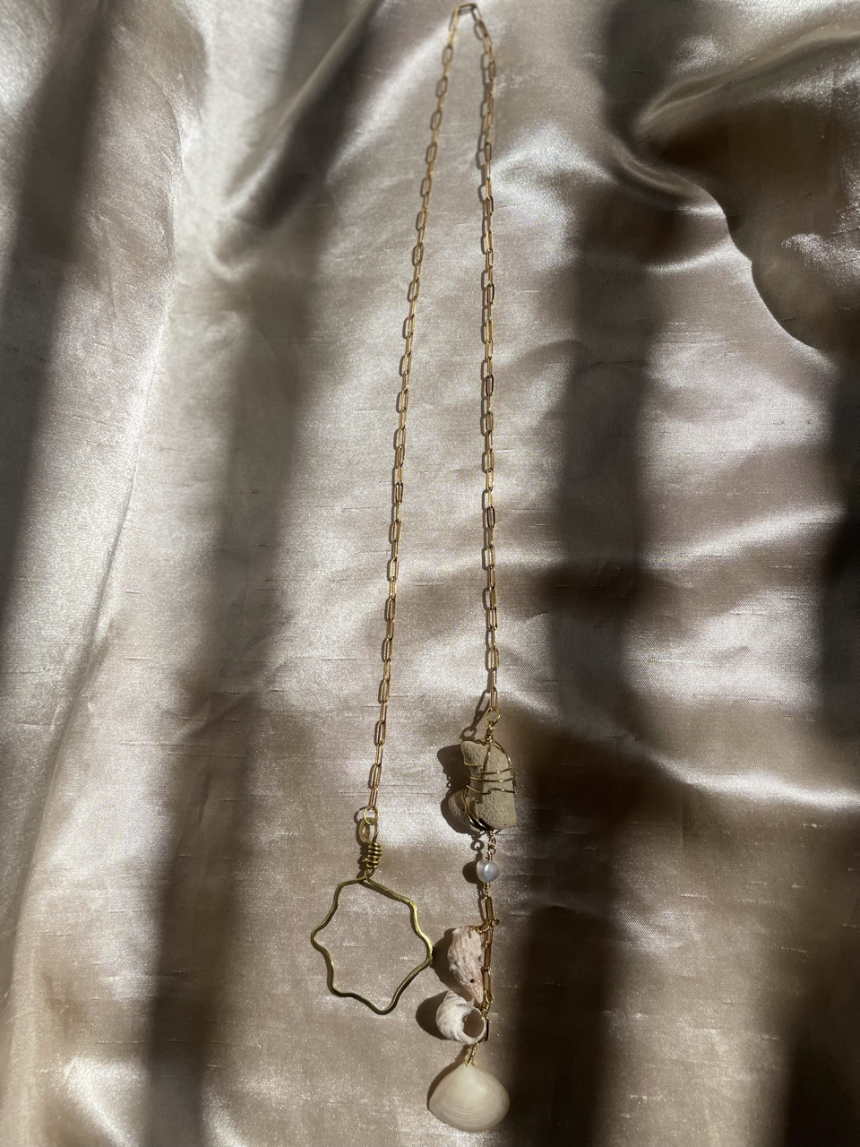 Cadena Lariat, desechos de mar.