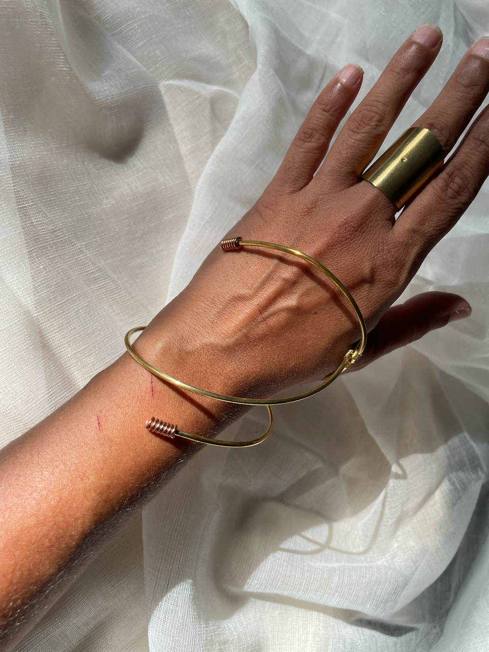 Handcuff de brass