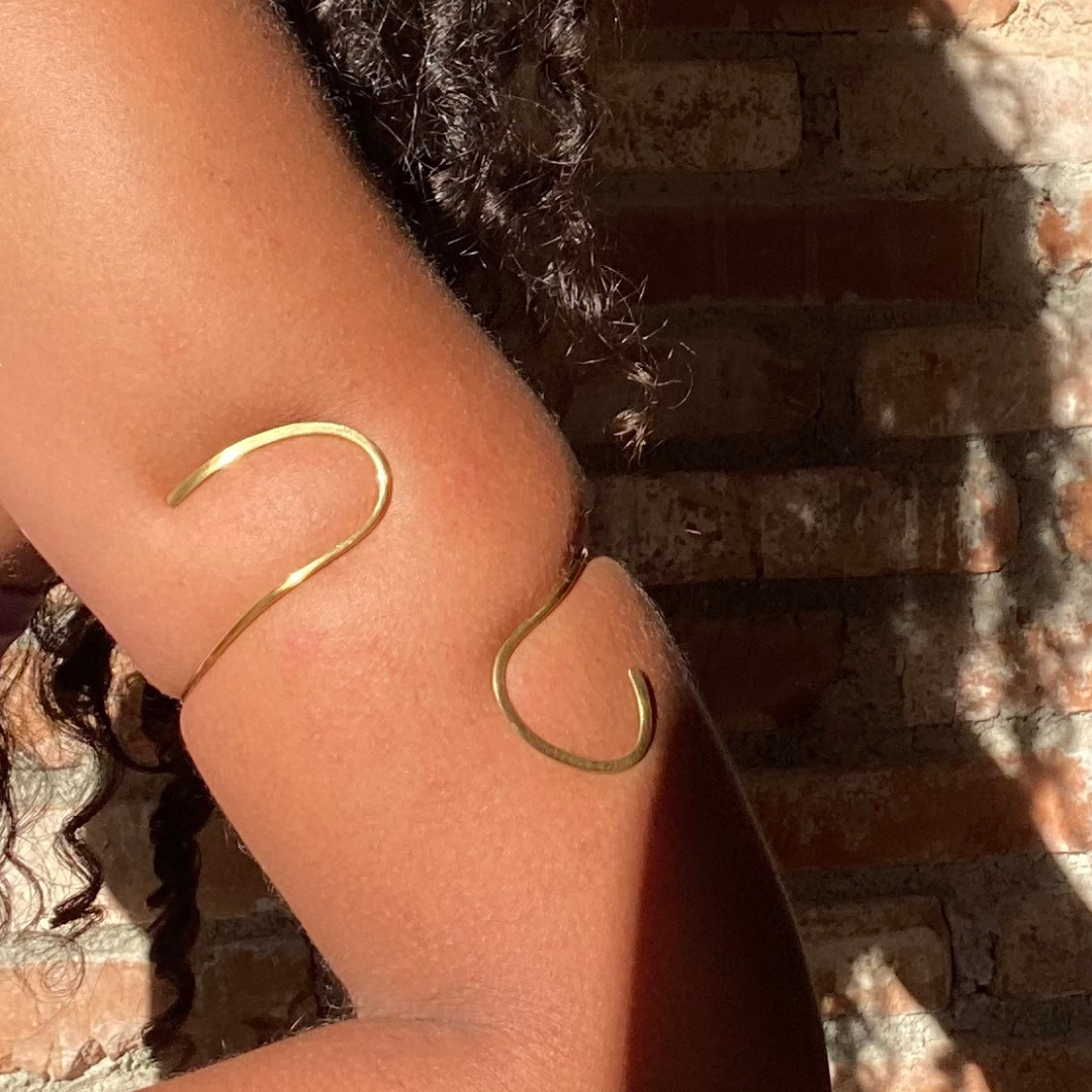 armcuff minimalista, armcuff artesanal, brass amarillo