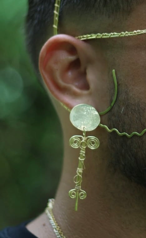 Face chain escultórica de alambrismo