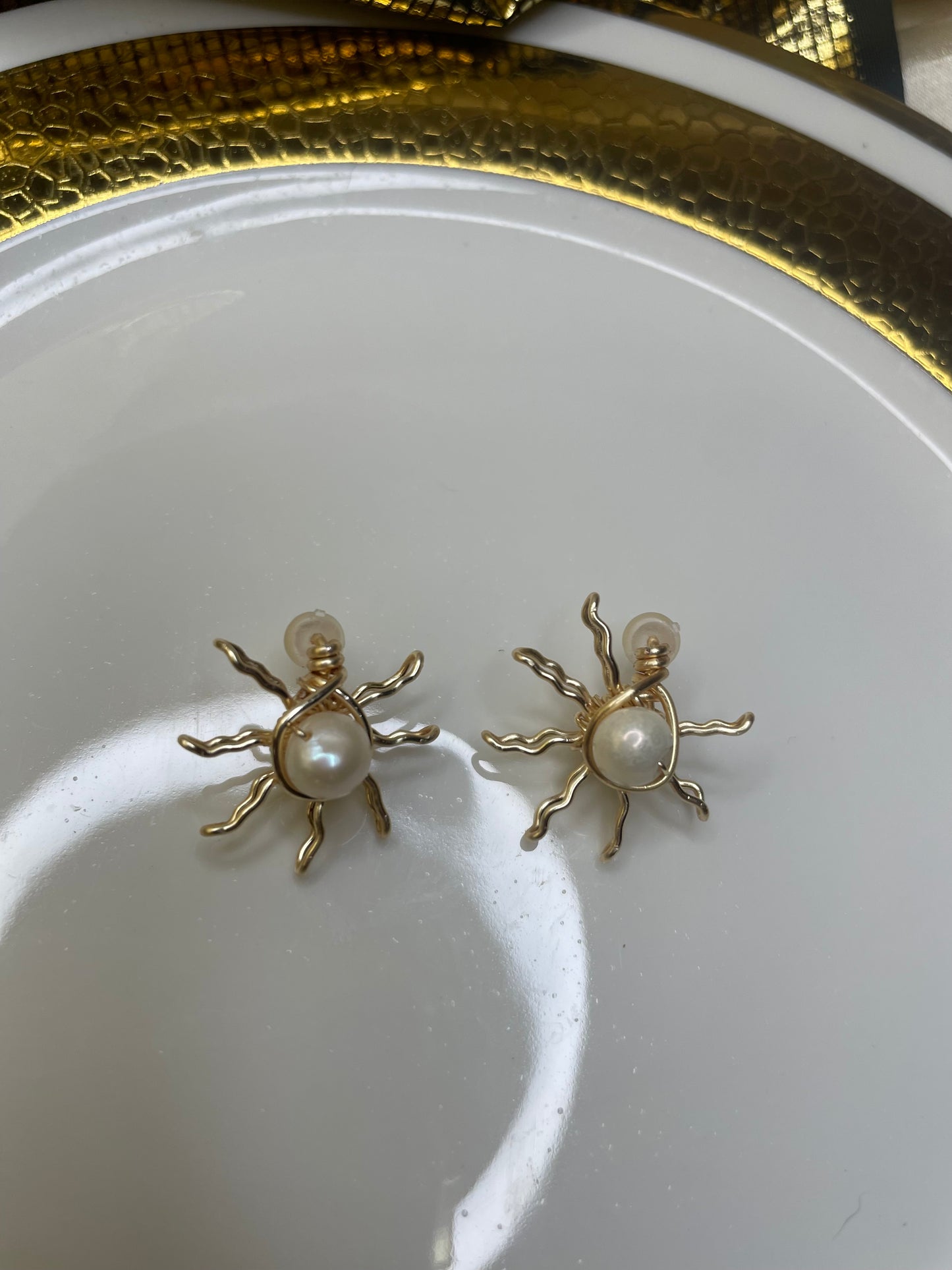 Pearl sun studs