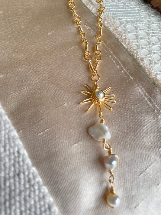 Cadena artesanal sol y perla barroca