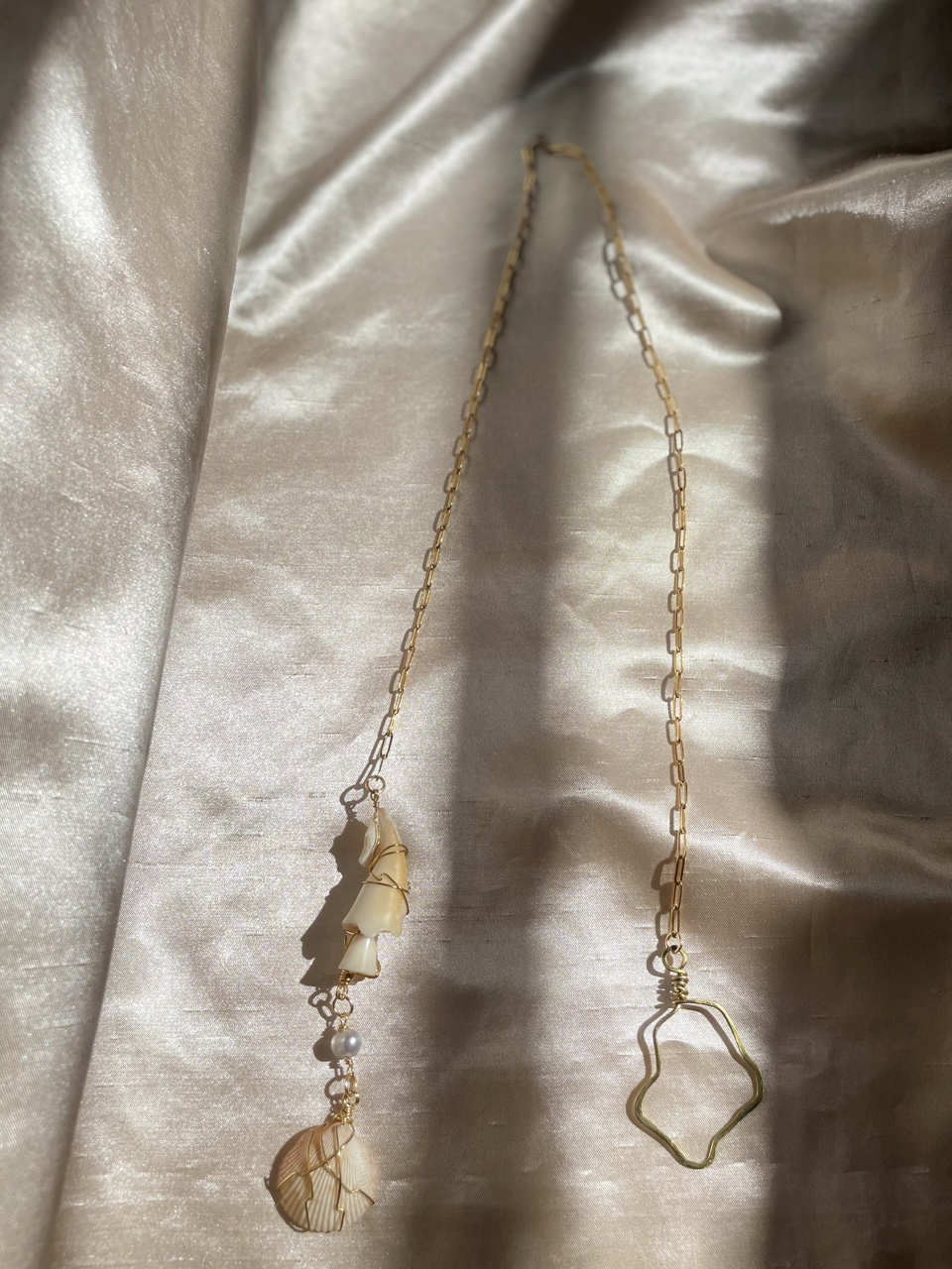 Cadena Lariat, desechos de mar.