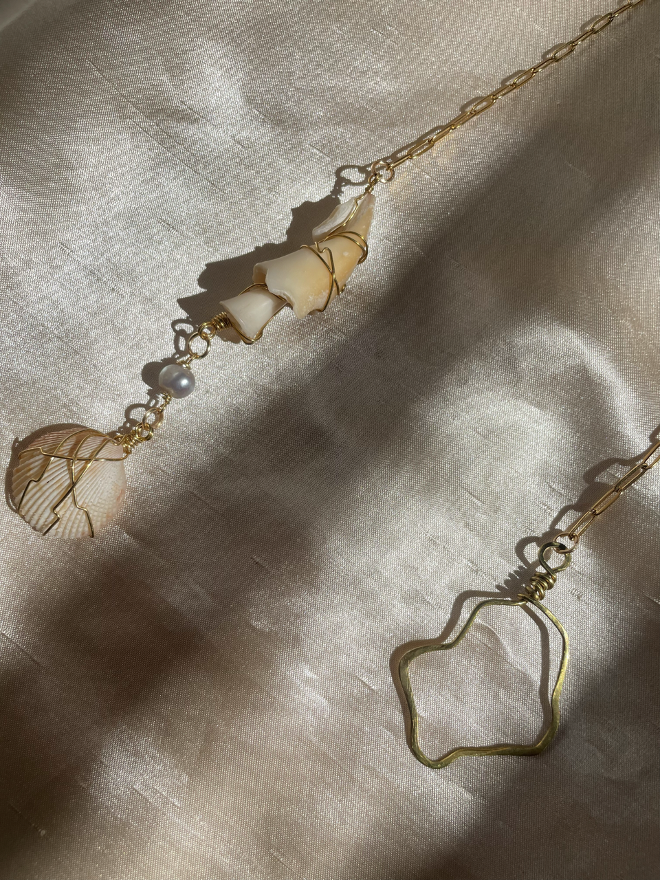 Cadena Lariat, desechos de mar.