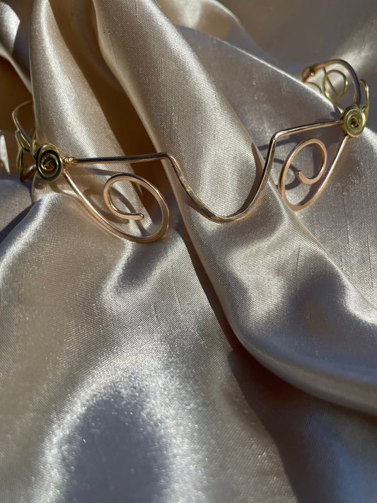 Bronce and brass headpiece, tocado de bronce y brass