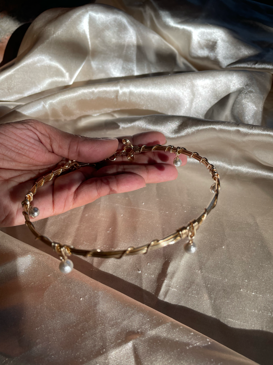 Choker artesanal con perla nácar y extensor dorado