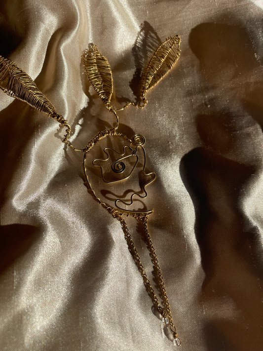 Earcuff de brass rojo inspirado en vejigantes