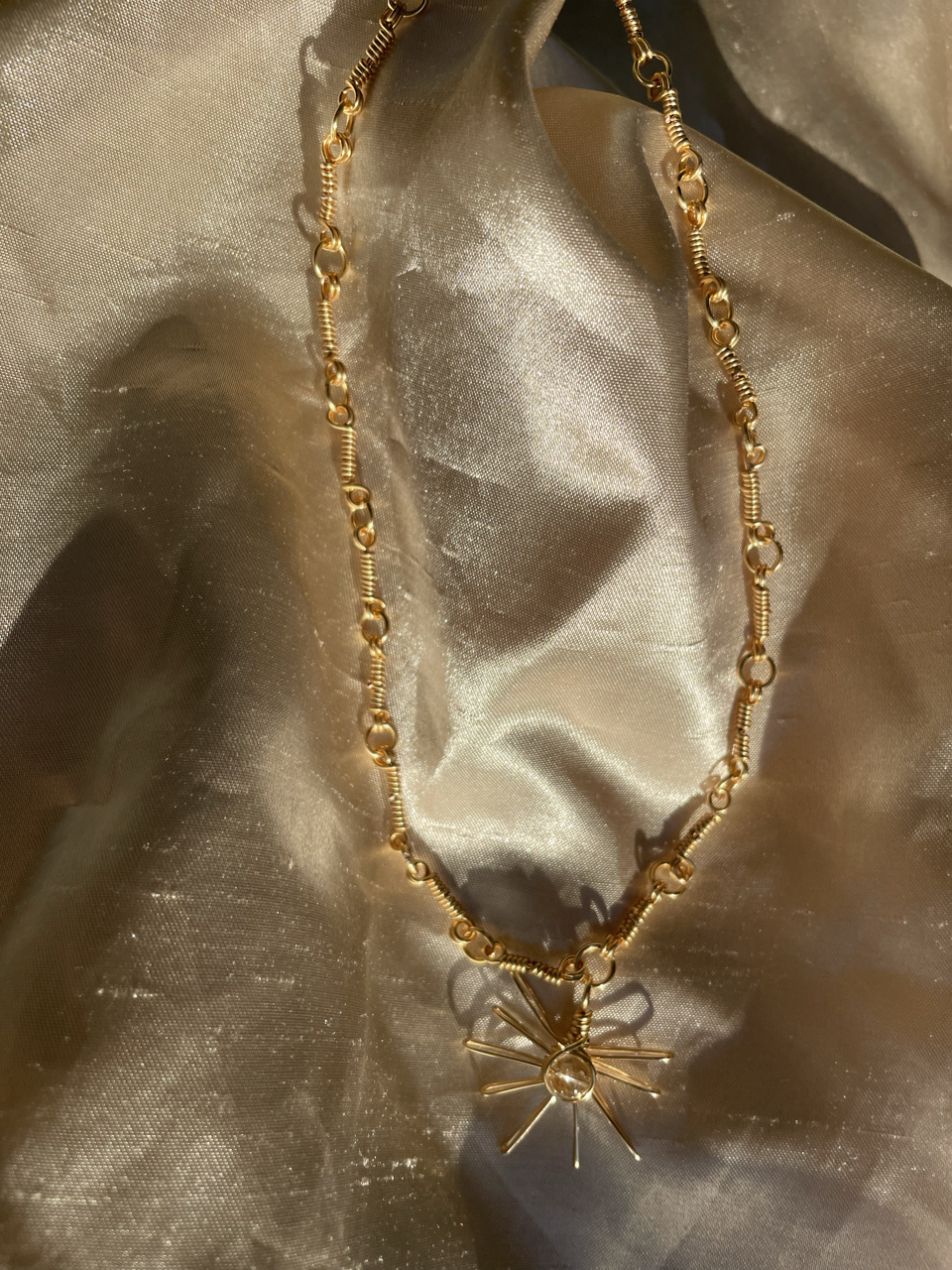 Collar sol de Cuarzo y Alambre AAA