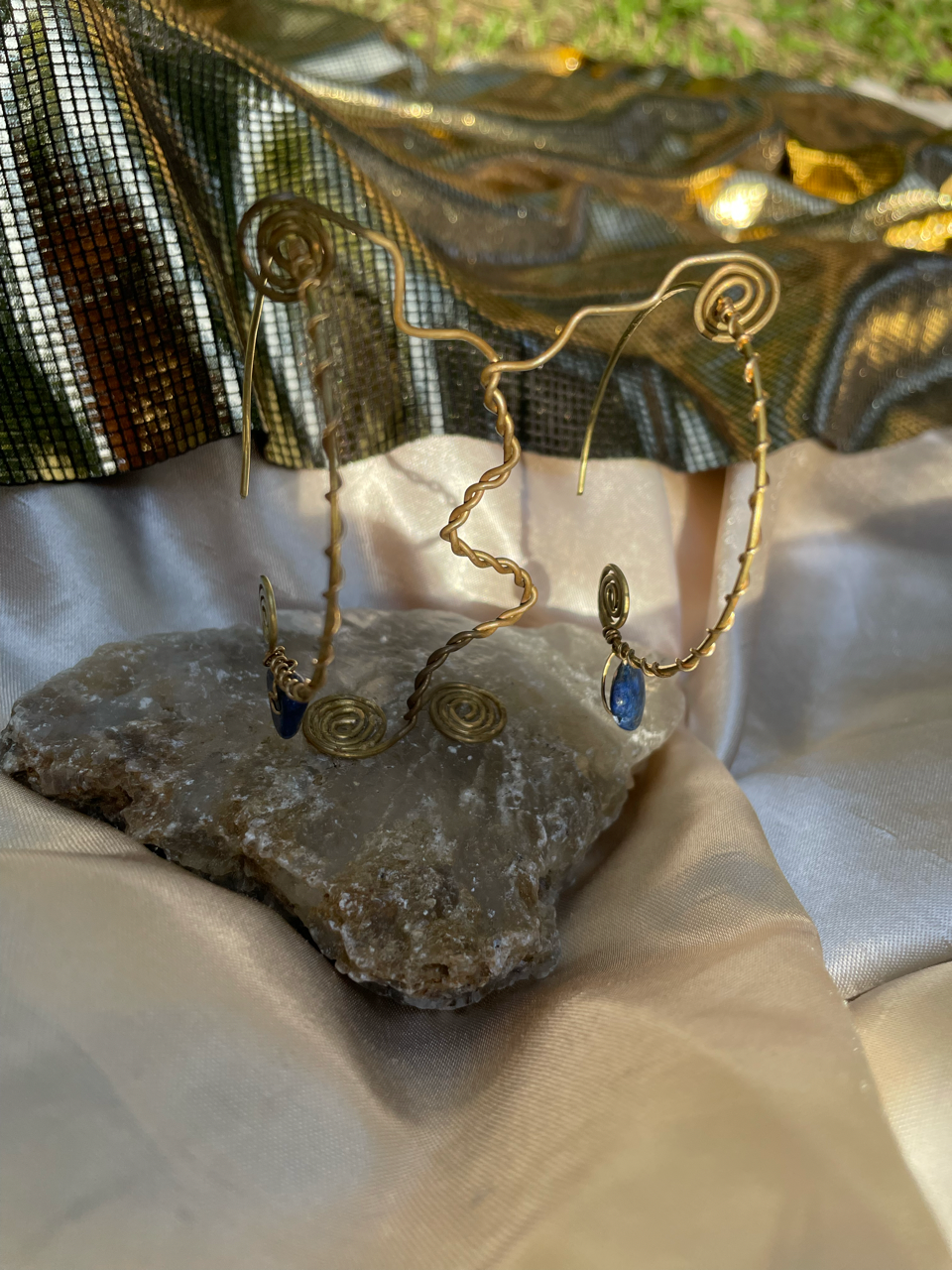 Aros Espiral de Lapislázuli y Brass