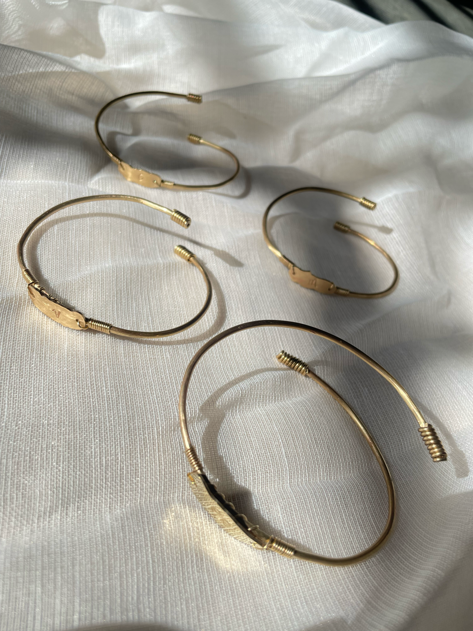 Pulsera de brass estampada