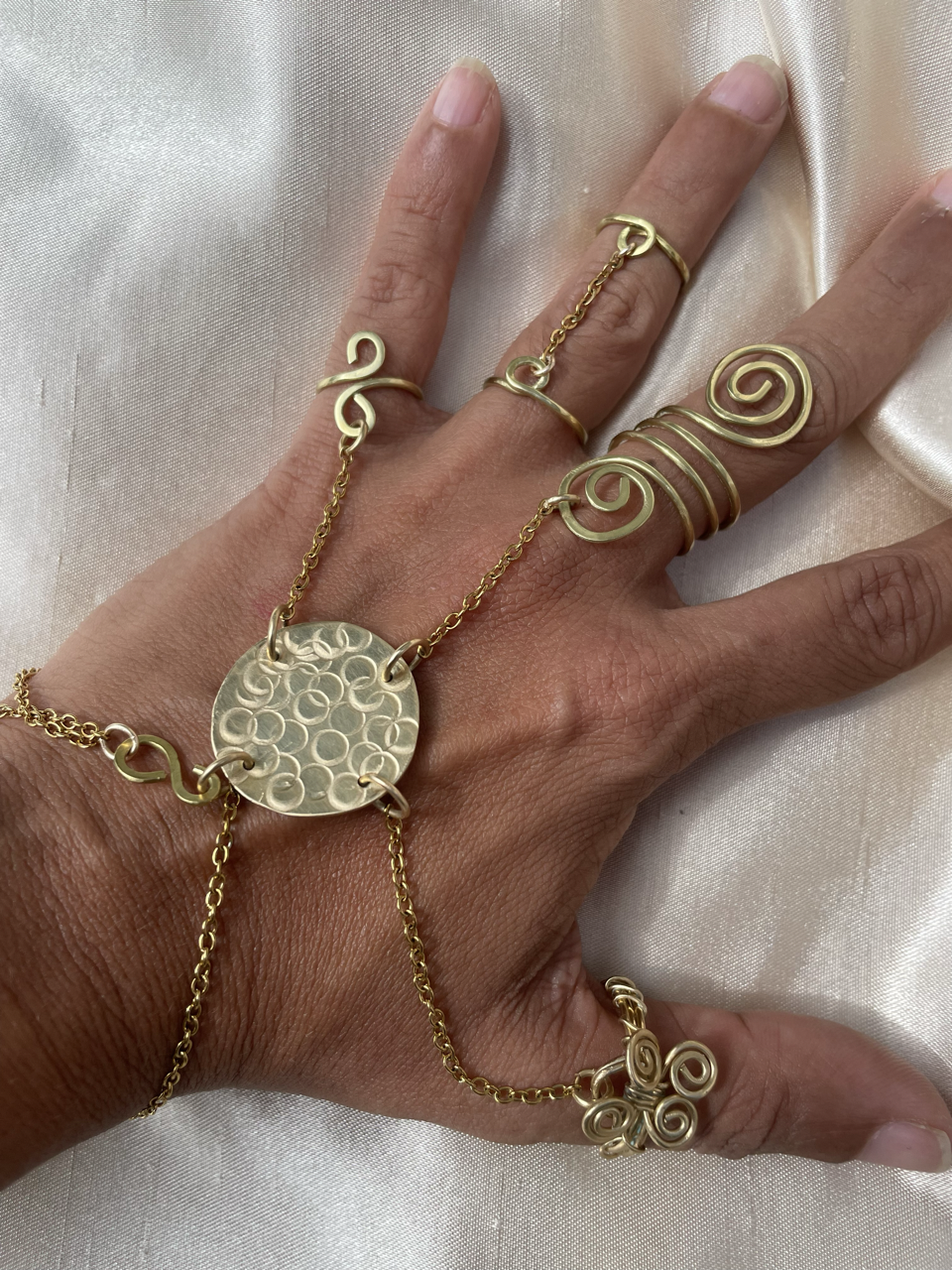 Sortija tribal / ring chain bracelet / Slave bracelet / Multiple ring chain cuff/ hand chain bracelet with rings/Brass rings